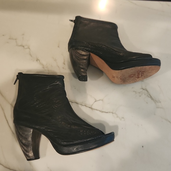 Calleen Cordero ankle boots, 7.5 but fits 8 - Picture 4 of 11